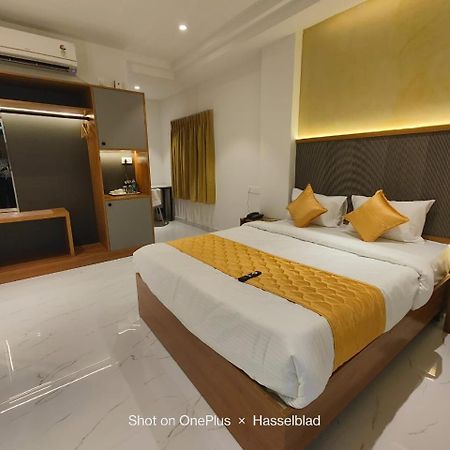 Hotel La Premier Hyderabad Bagian luar foto