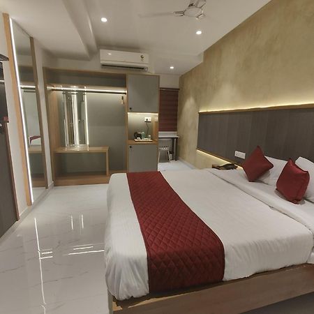 Hotel La Premier Hyderabad Bagian luar foto