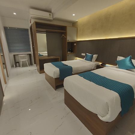 Hotel La Premier Hyderabad Bagian luar foto