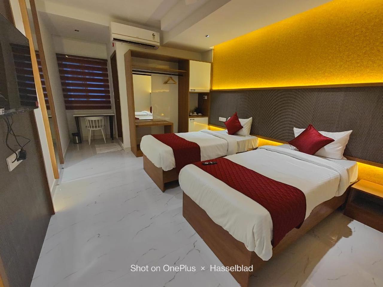 Hotel La Premier Hyderabad Bagian luar foto
