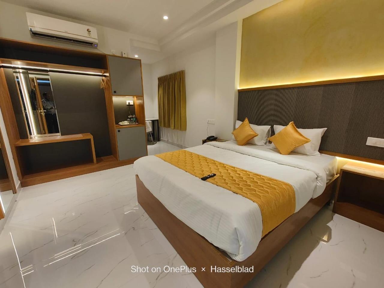 Hotel La Premier Hyderabad Bagian luar foto