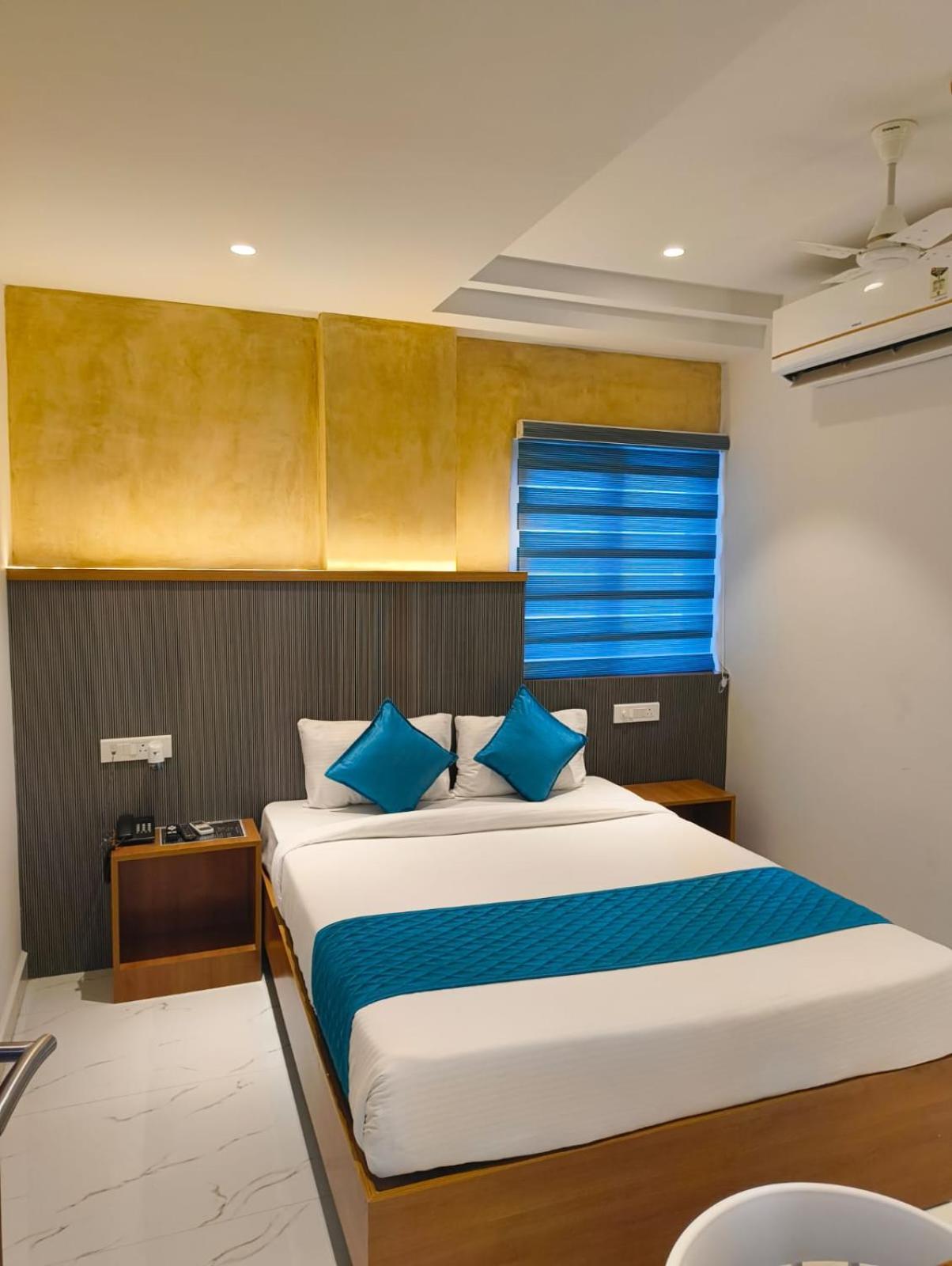 Hotel La Premier Hyderabad Bagian luar foto