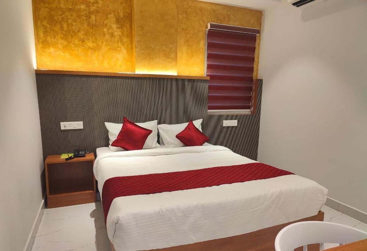 Hotel La Premier Hyderabad Bagian luar foto