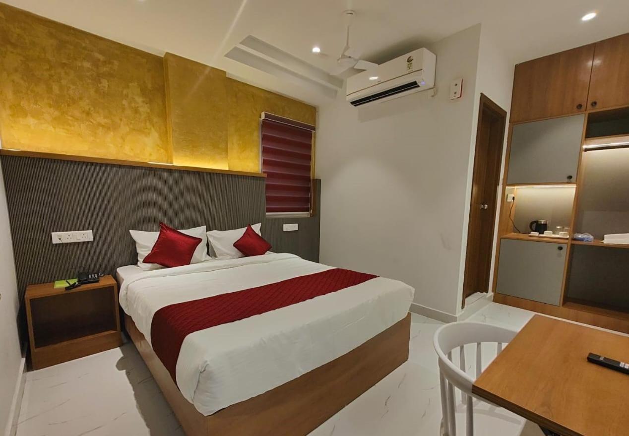 Hotel La Premier Hyderabad Bagian luar foto