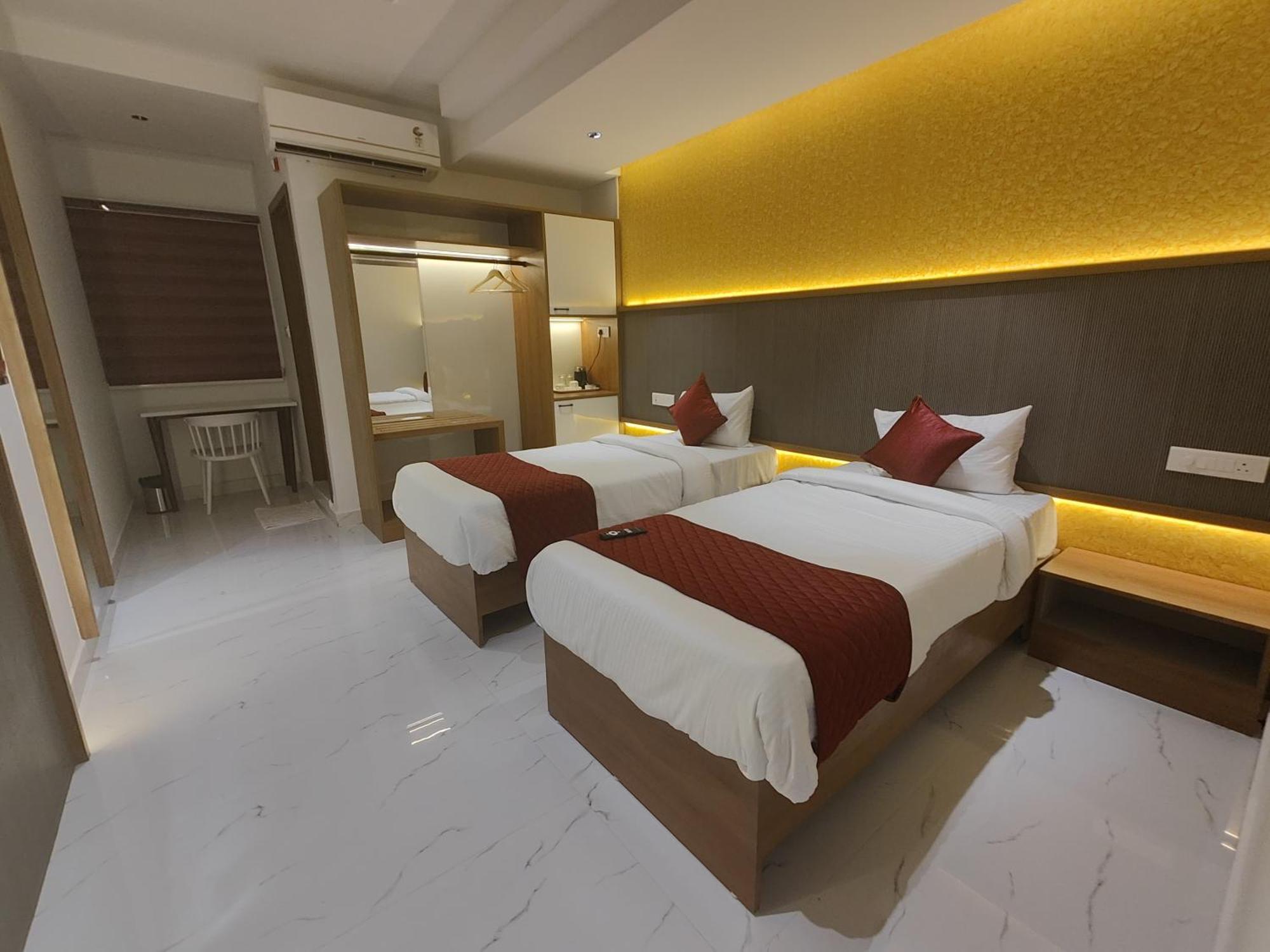 Hotel La Premier Hyderabad Bagian luar foto
