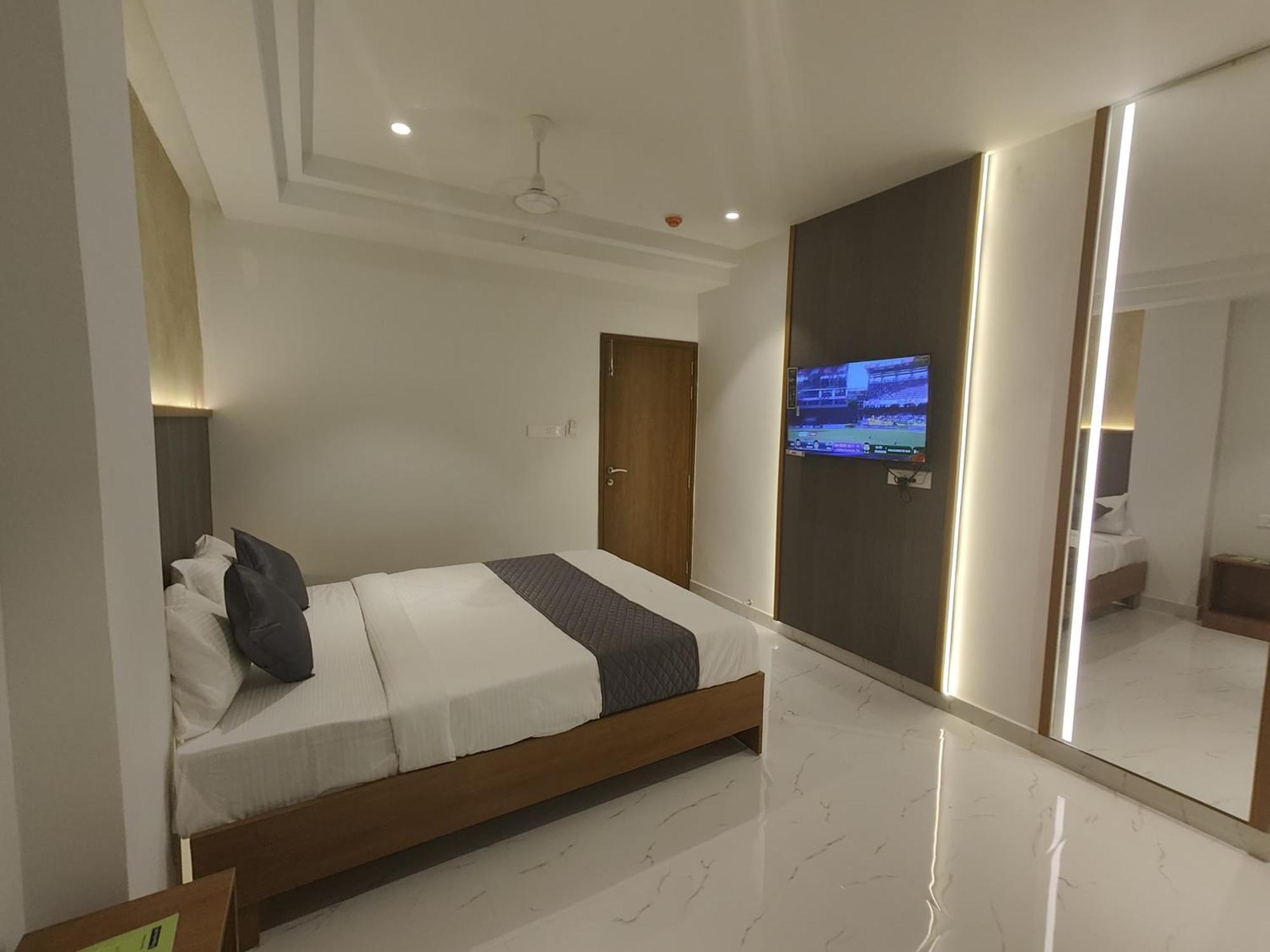 Hotel La Premier Hyderabad Bagian luar foto